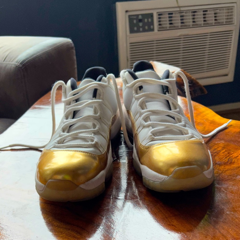 2016
Air Jordan 11 Retro Low 'Closing Ceremony' size 13